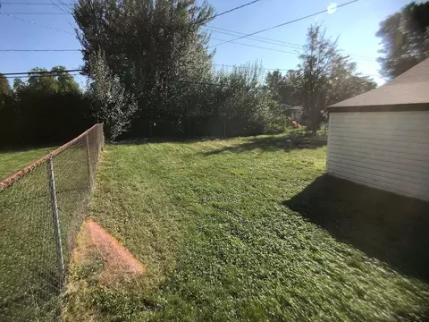 Exterior - 911 E Babcock Ave, Addison, IL 60101 photo 2 of 2
