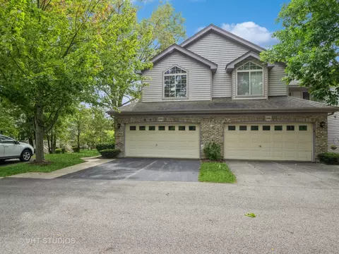 1588 N Saint Marks Pl, Palatine, IL 60067