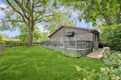 Exterior - 400 Washington Rd, Glenview, IL 60025 photo 2 of 4