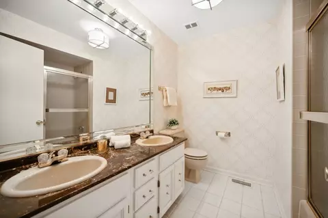 Bath - 400 Washington Rd, Glenview, IL 60025 photo 3 of 3