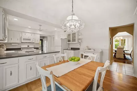 Dining - 400 Washington Rd, Glenview, IL 60025 photo 2 of 2