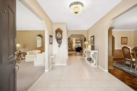 Entry Way - 400 Washington Rd, Glenview, IL 60025 photo 1 of 1