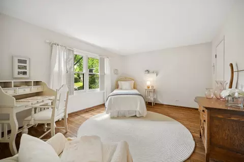 Bedroom - 400 Washington Rd, Glenview, IL 60025 photo 2 of 3