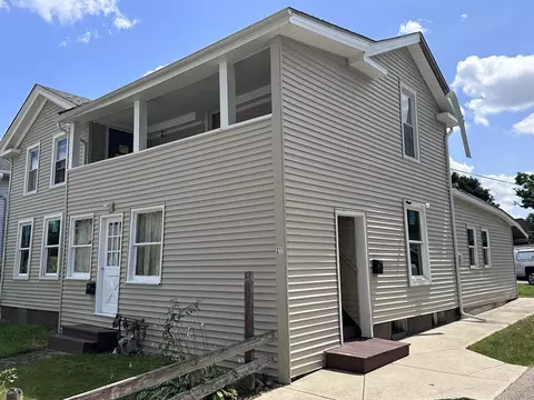 213 Ann St, Elgin, IL 60120