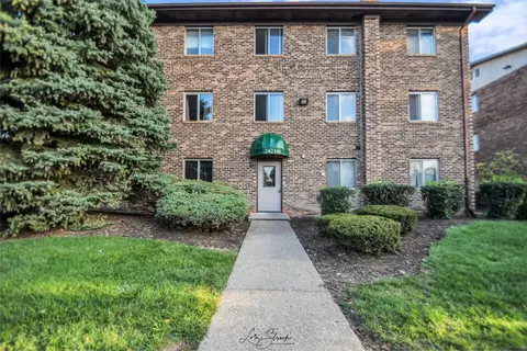 2421 Spring St #4504, Woodridge, IL 60517