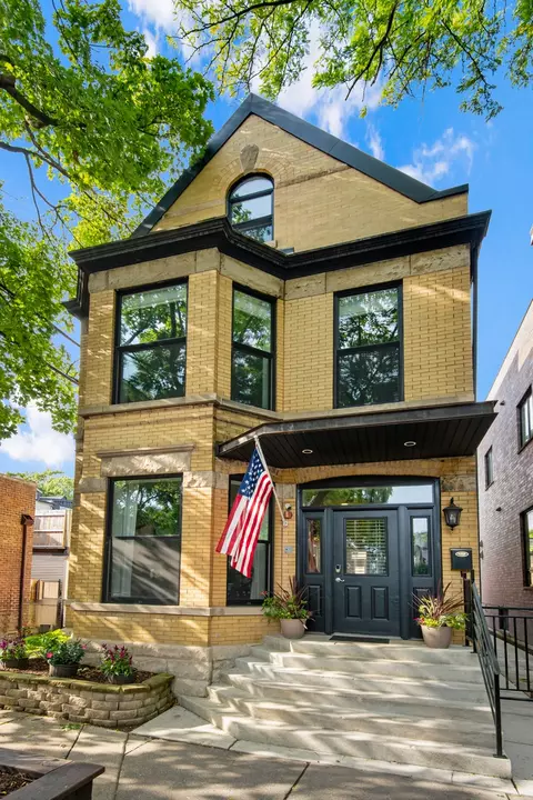 2144 W Cortland St, Chicago, IL 60647