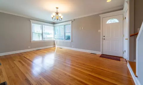 5 N 6th Ave, Des Plaines, IL 60016 photo 11