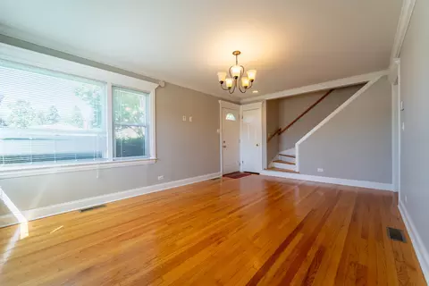 5 N 6th Ave, Des Plaines, IL 60016 photo 9