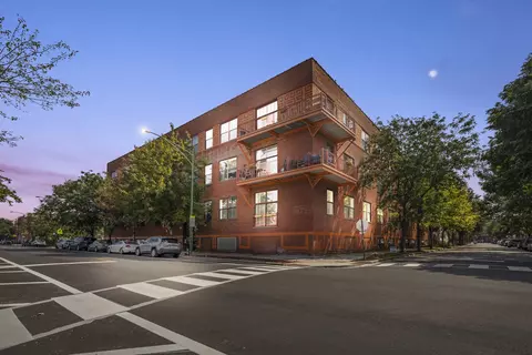 1061 W 16th St #307, Chicago, IL 60608