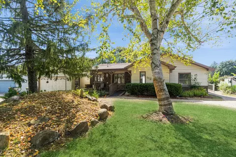 112 S Sheridan Rd, Mchenry, IL 60051