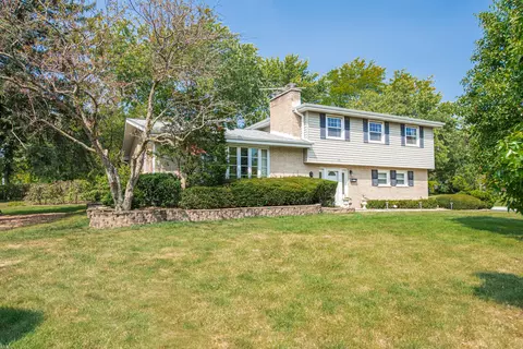 915 W Hawthorne Blvd, Wheaton, IL 60187