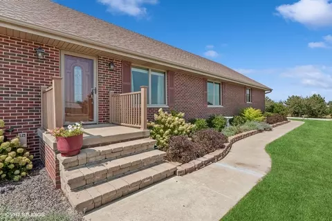 606 N 14500e Rd, Momence, IL 60954