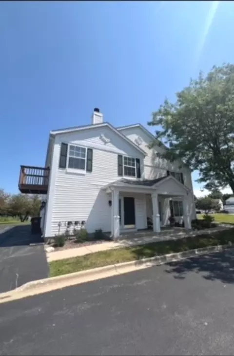 679 Fieldcrest Dr #C, South Elgin, IL 60177