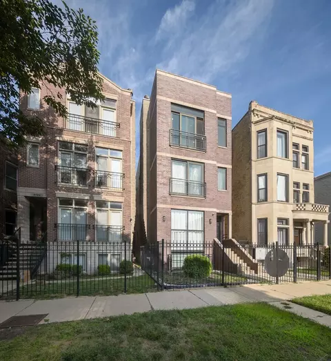 4725 S Saint Lawrence Ave #301, Chicago, IL 60615