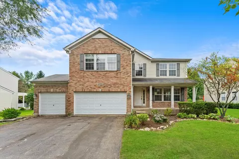 4 Campton Crossings Dr, Saint Charles, IL 60175