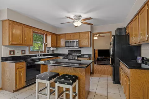 1804 Brighton Ln, Plainfield, IL 60586 photo 2