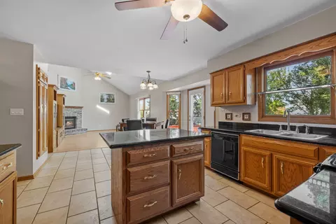 1804 Brighton Ln, Plainfield, IL 60586 photo 3
