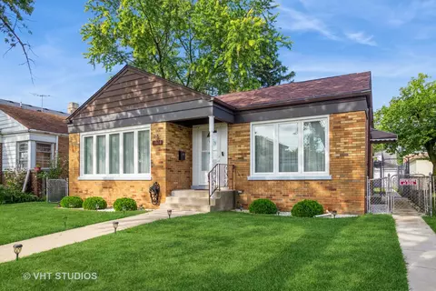 3808 N Panama Ave, Chicago, IL 60634