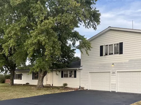 6105 Country Ln, Union, IL 60180