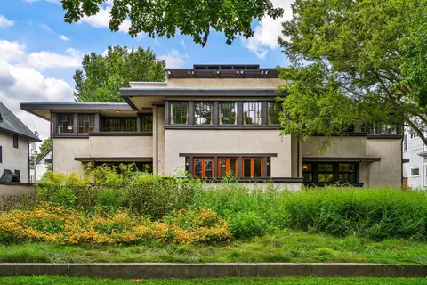 611 N Kenilworth Ave, Oak Park, IL 60302