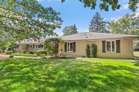 2060 Busse Hwy, Des Plaines, IL 60016