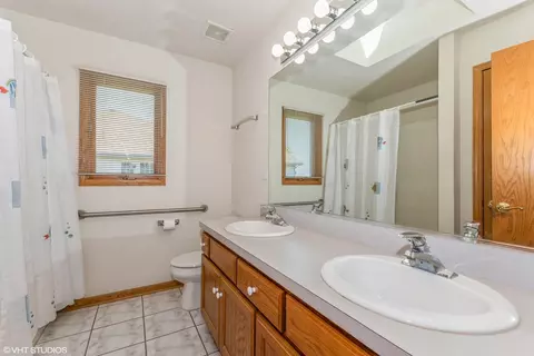 Bath - 24204 Simo Dr, Plainfield, IL 60586 photo 1 of 3