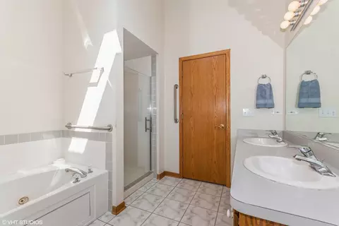 Bath - 24204 Simo Dr, Plainfield, IL 60586 photo 2 of 3