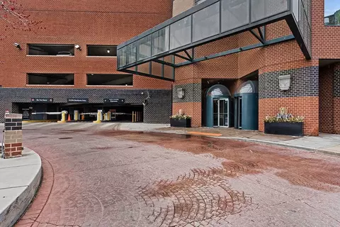 3660 N Lake Shore Dr #1601, Chicago, IL 60613