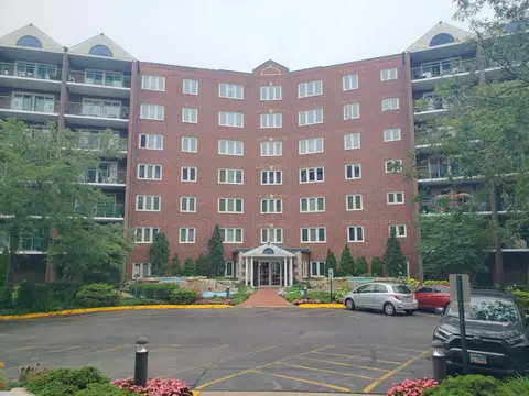 8540 W Foster Ave #205, Norridge, IL 60706