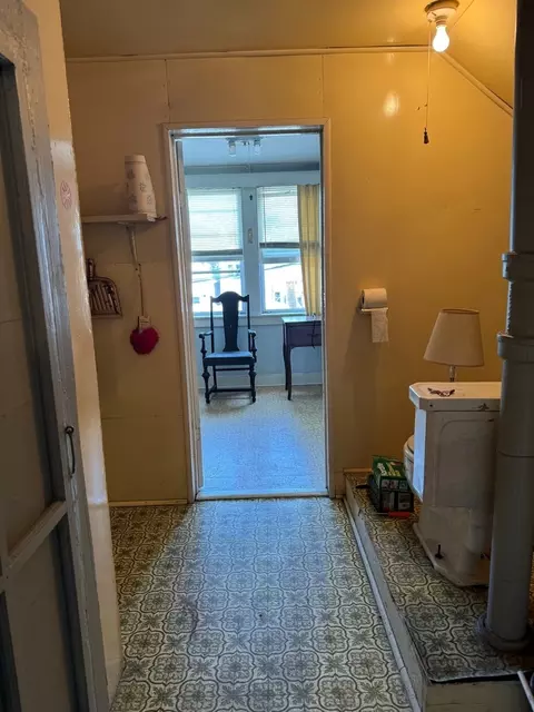 Bath - 3949 S Artesian Ave, Chicago, IL 60632 photo 2 of 3