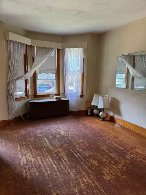Living - 3949 S Artesian Ave, Chicago, IL 60632 photo 2 of 3