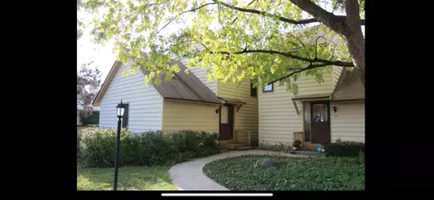 728 Chandler Rd, Gurnee, IL 60031