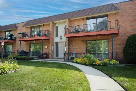 637 N Carroll Pkwy #103A, Glenwood, IL 60425
