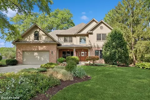 2000 N Fernandez Ave, Arlington Heights, IL 60004