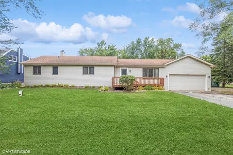 1818 W Kerry Ln, Mchenry, IL 60050