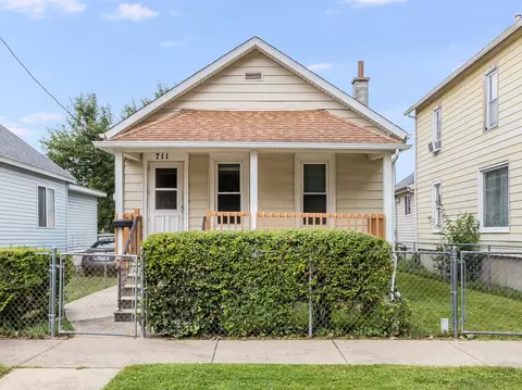 711 Youngs Ave, Joliet, IL 60432