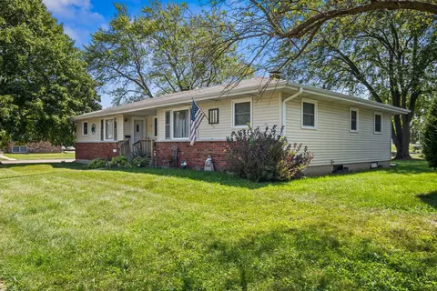 604-606 Emmert Dr, Sycamore, IL 60178
