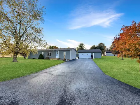 210 E Plumb St, Gifford, IL 61847