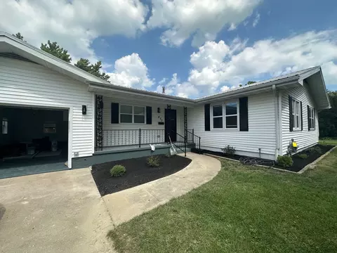 237 E Spruce St, Paxton, IL 60957 photo 2