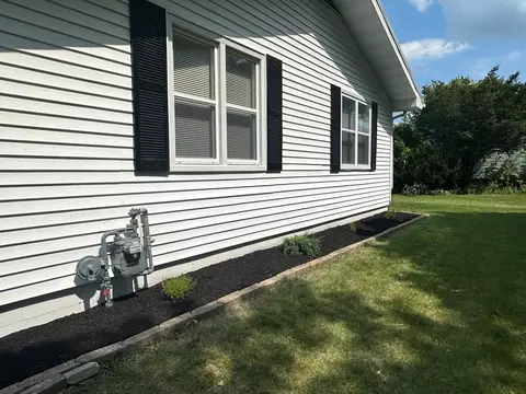 237 E Spruce St, Paxton, IL 60957 photo 3