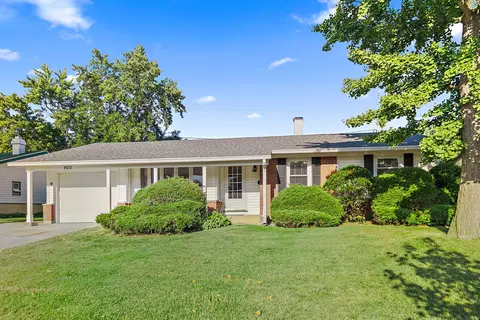 800 Penrith Ave, Elk Grove Village, IL 60007