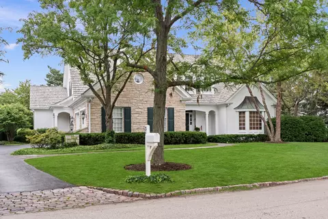355 Edgefield Ln, Lake Forest, IL 60045