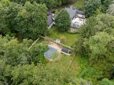 94 W County Line Rd, Barrington Hills, IL 60010