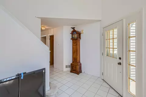 1346 Geneva Ln, Bartlett, IL 60103 photo 4