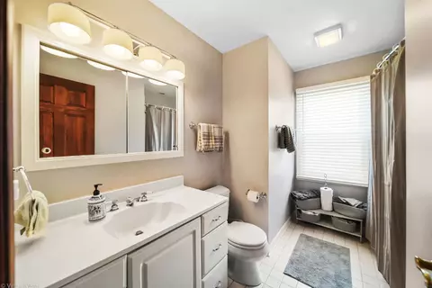 Bath - Undisclosed, Wheaton, IL 60189 photo 2 of 2