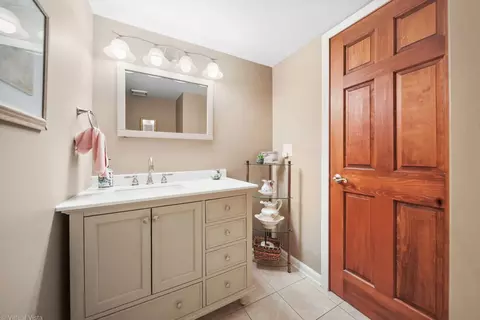 Bath - Undisclosed, Wheaton, IL 60189 photo 1 of 2