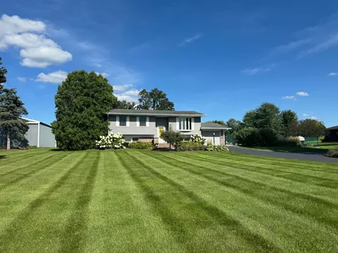 3308 Stieg Rd, Woodstock, IL 60098