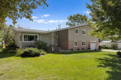 1103 Hickory Ln, Monticello, IL 61856