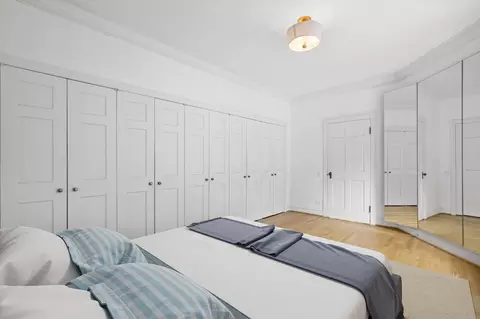 Bedroom - 52 E Cedar St, Chicago, IL 60611 photo 5 of 5