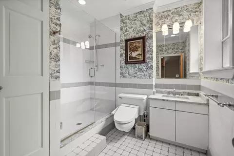 Bath - 52 E Cedar St, Chicago, IL 60611 photo 2 of 5